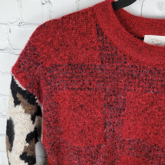 RD STYLE | crewneck windowpane plaid leopard animal print sweater - Picture 3 of 9